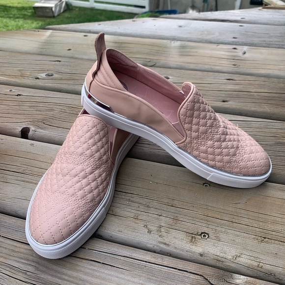 🌺 NEW Sz11 WISHBONE COLLECTION sneakers - Picture 2 of 7